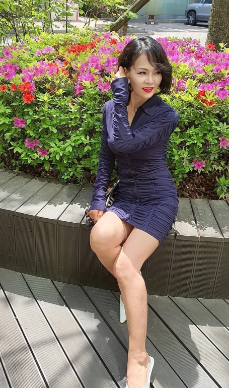 这位67年的老阿姨，岁月沉淀了她的美丽，独处让她拥有了自由和宁静。她的世界不需要