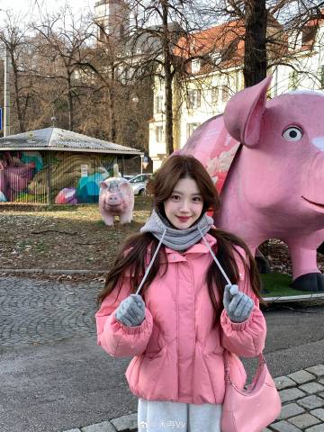 今天是粉色甜妹！！🎀
🇩🇪斯图居然还有猪猪博物馆🐖🐷也是蛮神奇hhh～