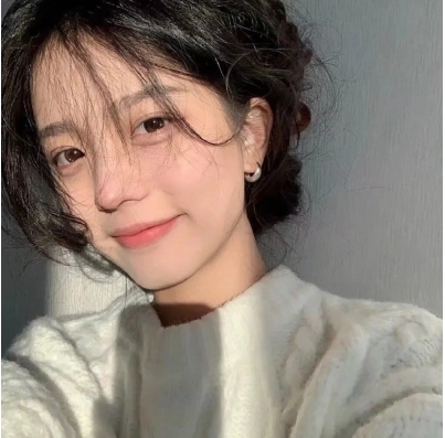 上联：明眸皓齿，笑靥如花妖艳，
下联：？