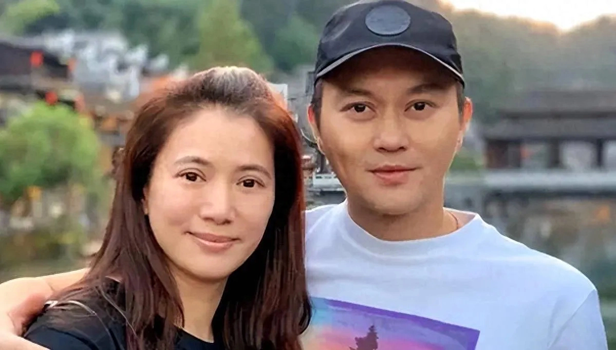 张智霖袁咏涉嫌欺诈被带走，与袁咏仪多年无性婚姻，夫妻捞金很多