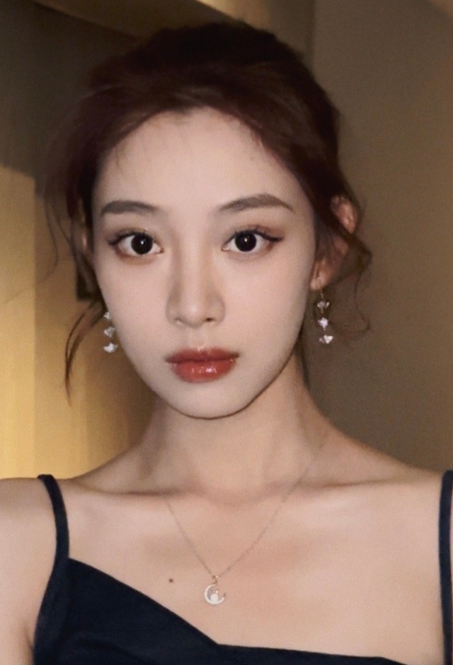 《爱唱歌的大学生》好假的综艺

内娱搞了个女大学生音综节目，本以为能真的给普通大