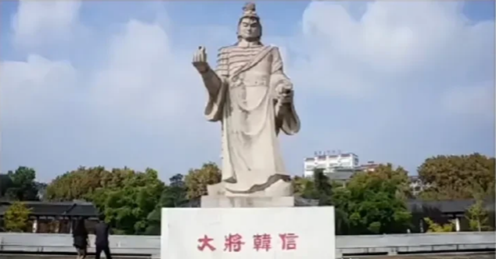 大家都说韩信很牛批，那么他到底哪里牛批，那我告诉你他怎么个牛批。
1.本来项羽五