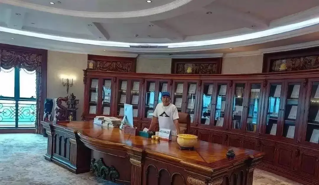 许老板万万没想到，自己的办公室成了打卡地！！