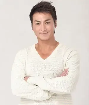 有人问何家劲：为什么不移民？何家劲说道：为什么要移民呢，现在全世界有什么地方比中