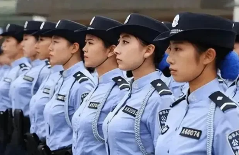 我的侄子在高速公路担任辅警已有 11 年之久。昨日，我哥告诉我，侄子的工作单位已