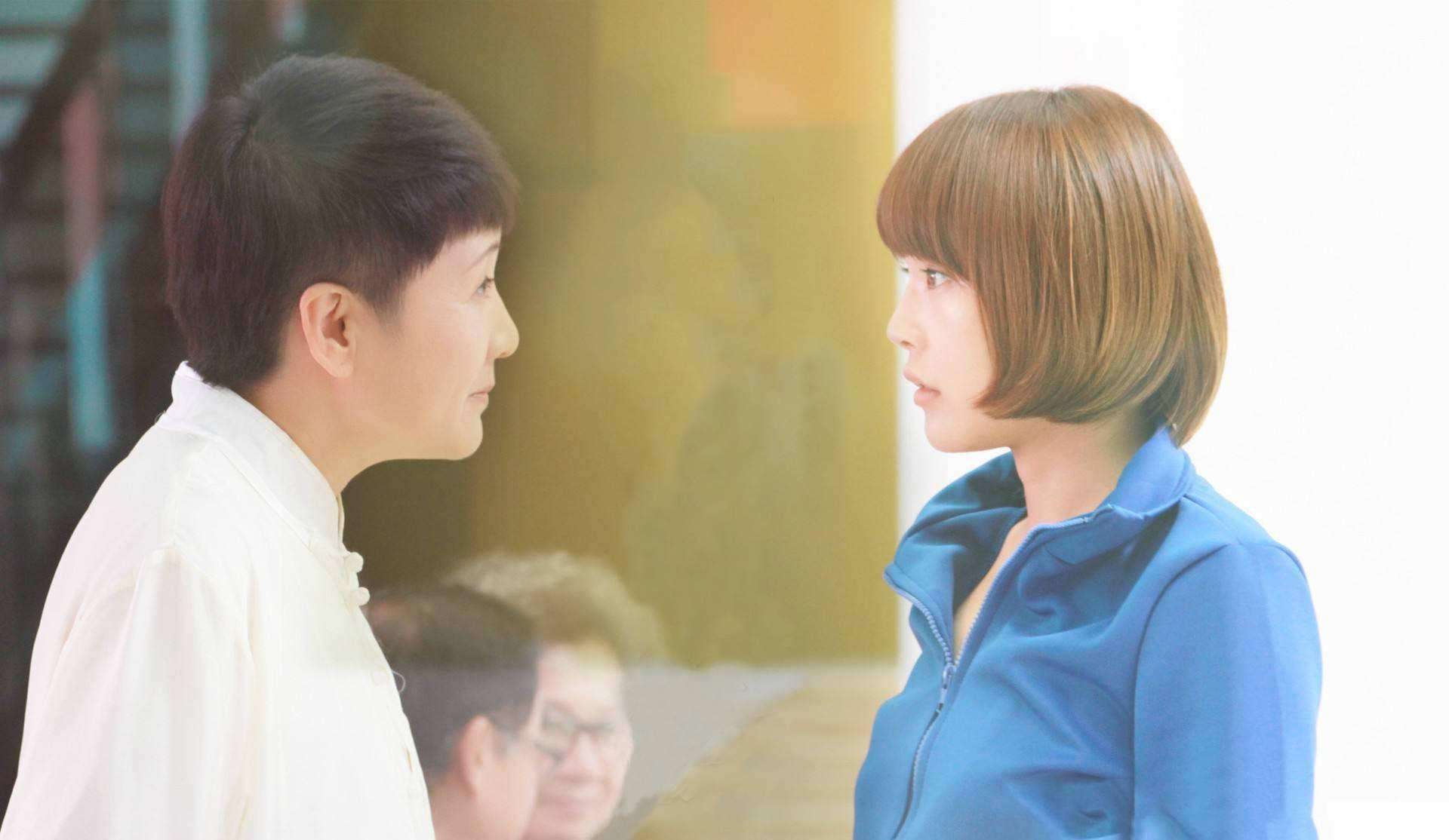 #解冻性情# #人际关系# 在我对红尘世俗的洞察中，“平凡人”与“枯燥人”是两个