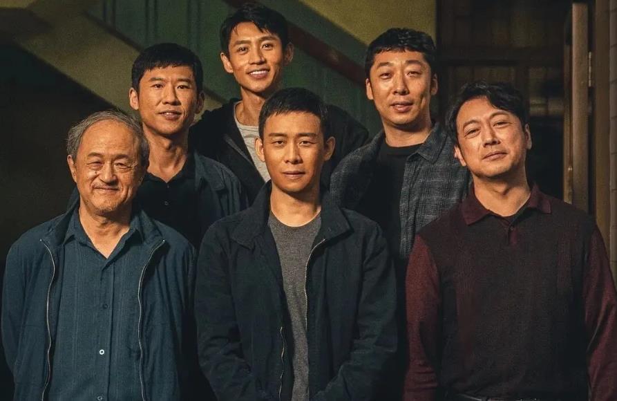 电影《三大队》在贺岁档口碑最佳，张译的表演出色，让人直呼后劲大。电影改编自纪实文