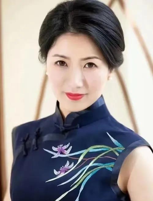 著名当代作家王朔曾提出过一句颇具冲击力的言论，他说：“中国人就像猪，不侵犯到自己