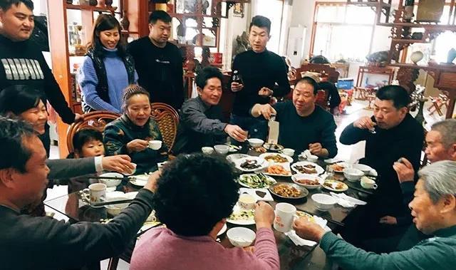 我在体制内上班，本以为自己混的还行，回村两天让我的自尊荡然无存，农村真是卧虎藏龙