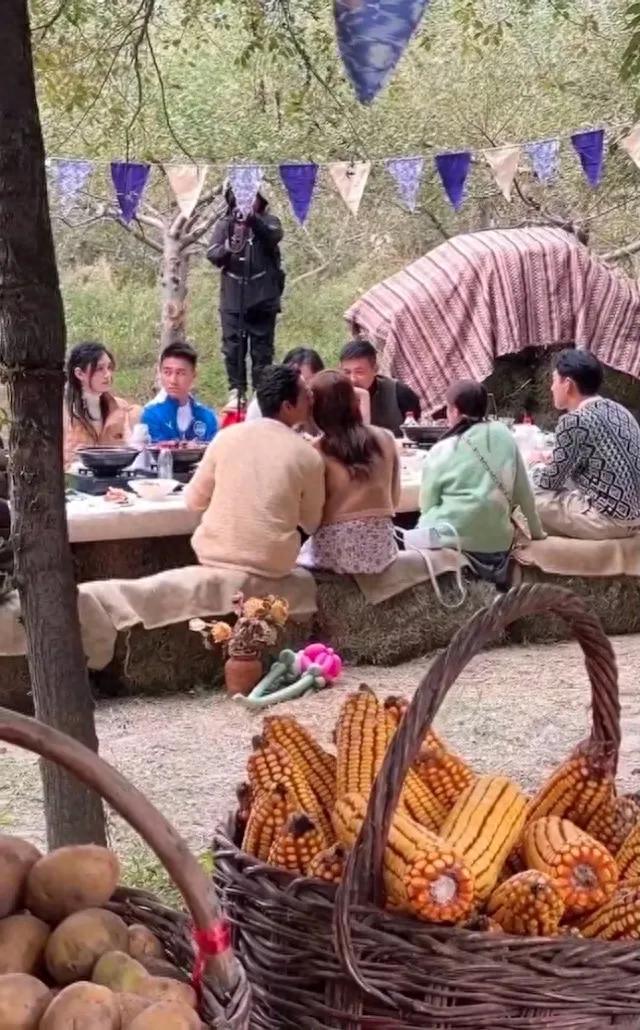 吴千语施伯雄一起参与真人秀——爱情又进一步的异样证明