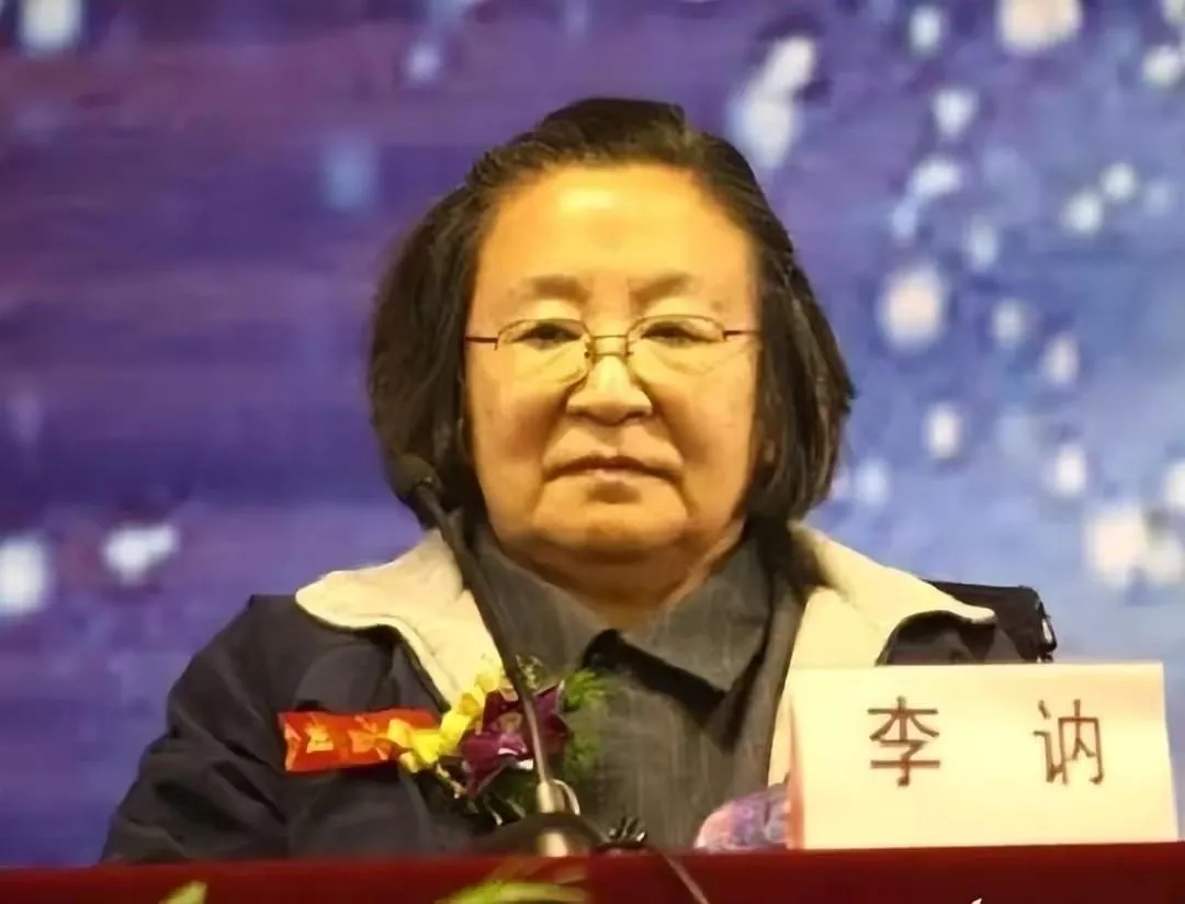 李讷不走特别通道的启示！
一天，守卫在毛主席纪念堂的工作人员发现了一个熟悉的身影