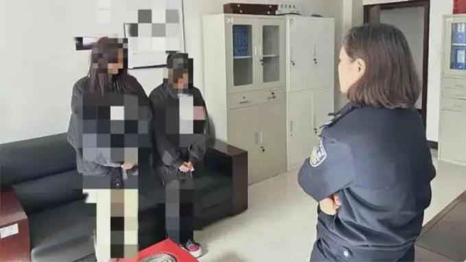 女大学生沦为母亲的赚钱工具人，半个月接客30次，网友：恶心