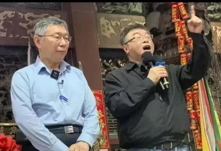 
邱毅虽然离开了国民党，不支持国民党能说的过去，但公开力挺柯文哲还是让人失望。
