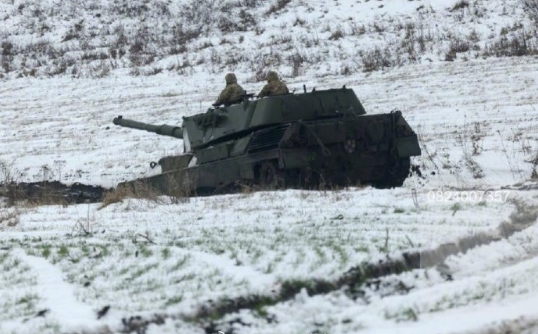 俄军现在投入战场的T-62M很多改了不错的火控，过去豹1的优势也会被抹平了，而且