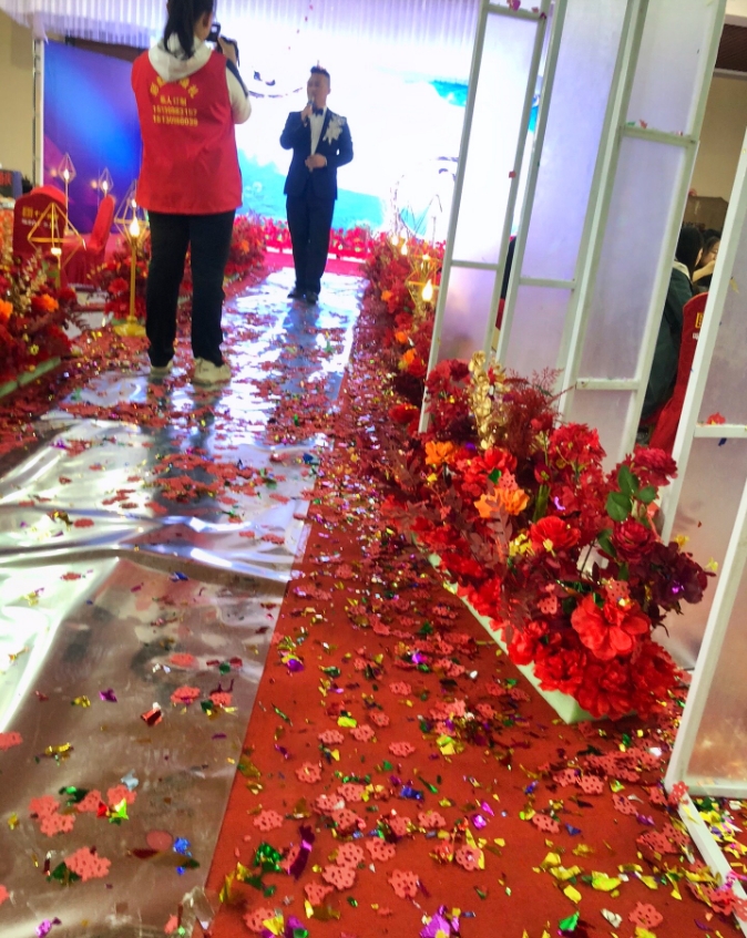 这人呀、娶媳妇的时候不想出彩礼，嫁闺女的时候就使劲要彩礼，媳妇在自己家不买车，不