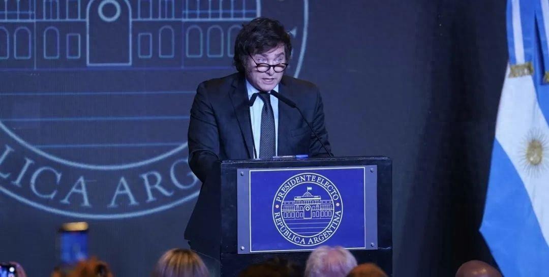 阿根廷新政府还未履职，第一把火就烧向中方，停止对华贸易合作。中阿双边关系长期处于