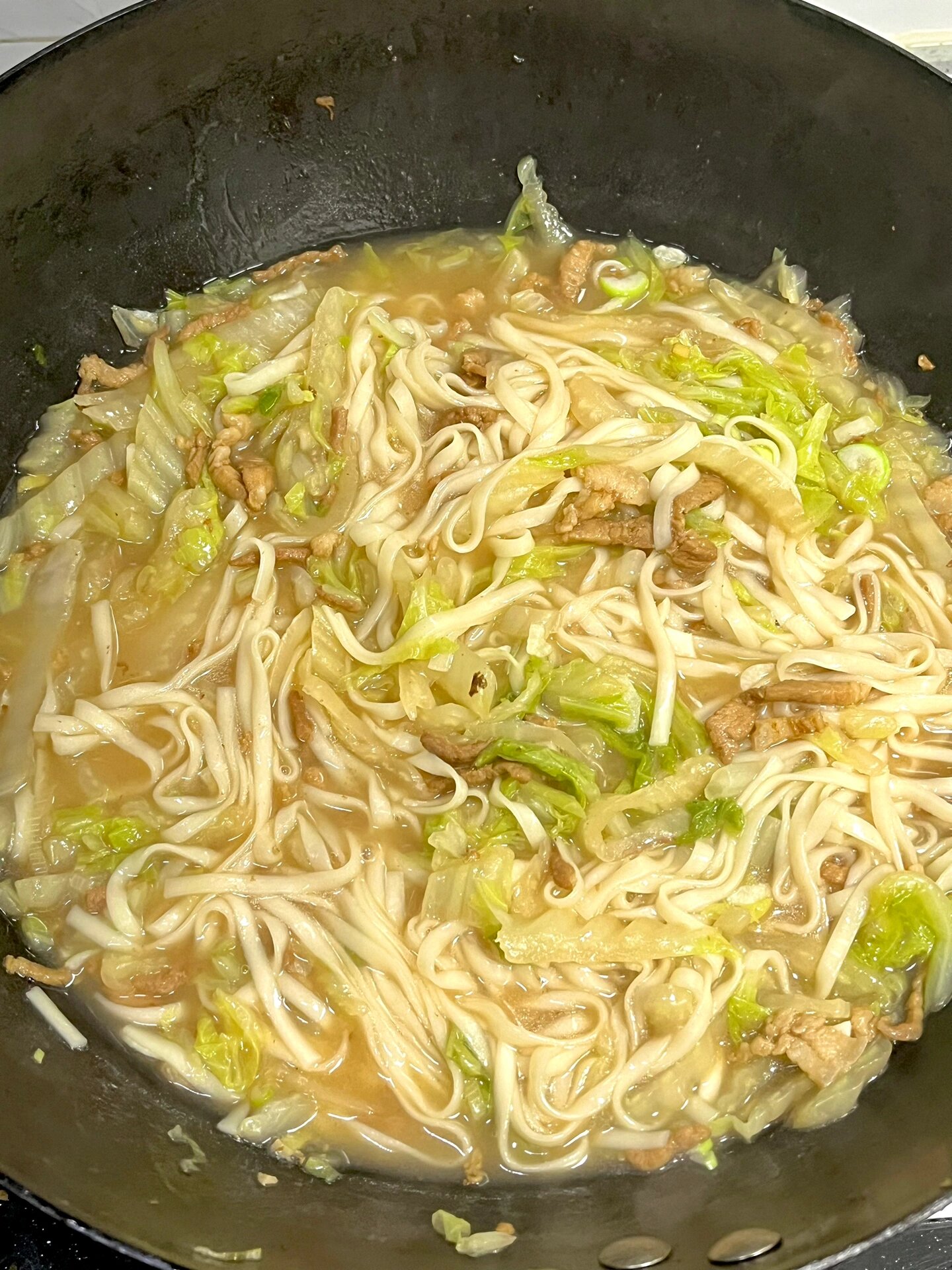白菜肉丝面，必须是这种黏黏糊糊的才好吃
我可爱这种黏黏糊糊的炝汤面条呢！
面条吸