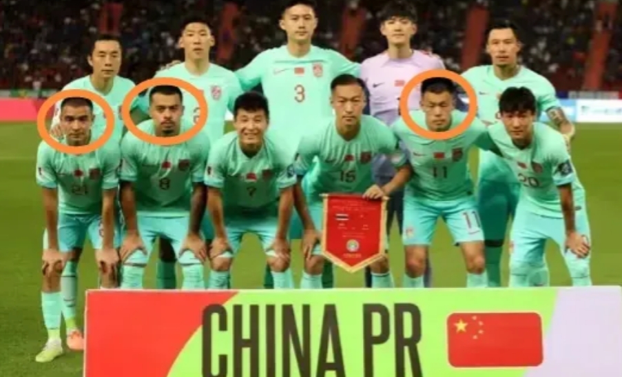 以归化球员李可为首的三名球员，用自己的实际表现证实，他们已不配出任国足的首发。
