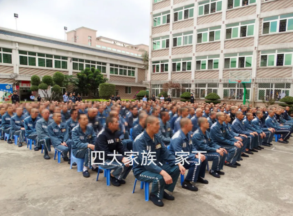 老街根本不用强攻。

根本就不用打，
（围起来，就是一座监狱。）
4大家族、家丁