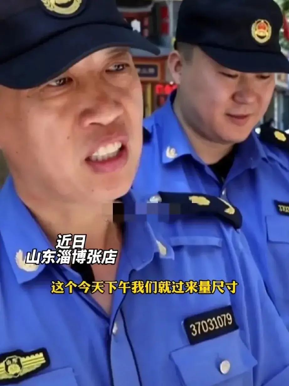 淄博城管还不让人“说话”了。只因为头天商户说“要是有个棚子就好了”，第二天，张店