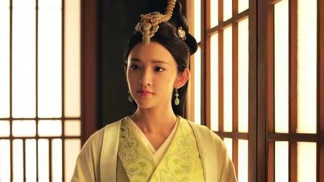 郭女王，一个被情敌带红的大女主