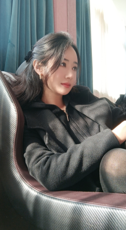 天冷了， 爱我的多穿一点， 不爱我的， 冻si算了