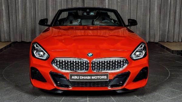 宝马Z4华丽的外观设计，干净利落的内饰，先进的智能体系