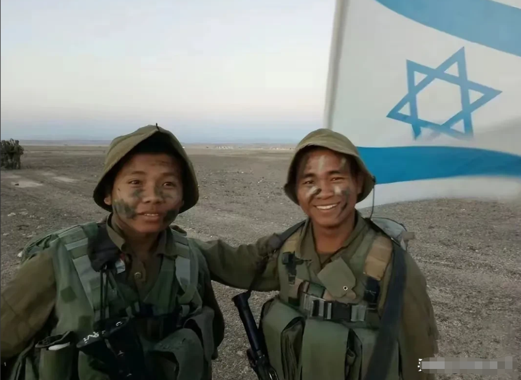 下图是2名由中国移居以色列的年轻男性士兵，他们是河南开封″一赐乐业教(挑筋教)″