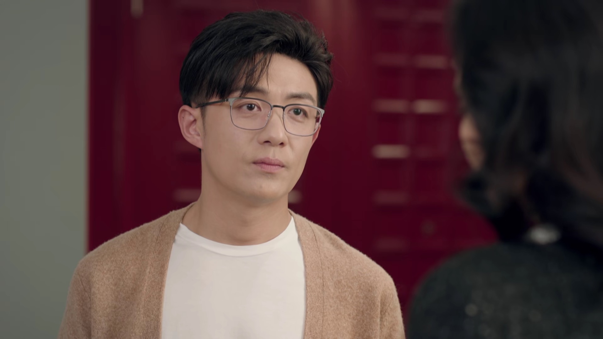 李泽锋这次在《好事成双》中饰演的卫明一角，段位不是一般的高。

明明已婚，有老婆