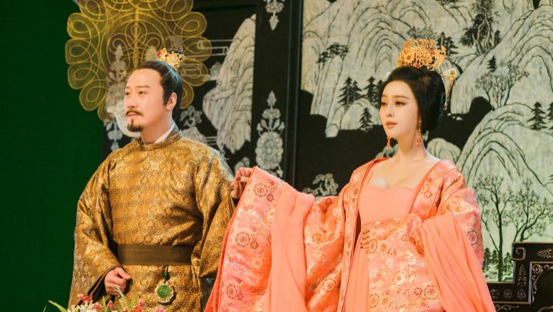 一手盛世，一手爱情，历经乱世的磨难，却在盛世中迷失，他是谁？