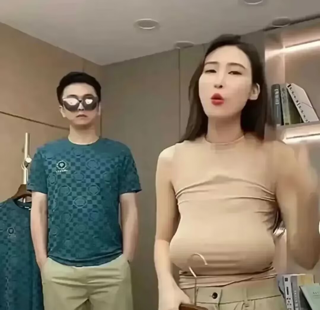 这种直播太低俗了！擦边球，贴身衣物，真的没有感觉吗？这样的主播真的要封