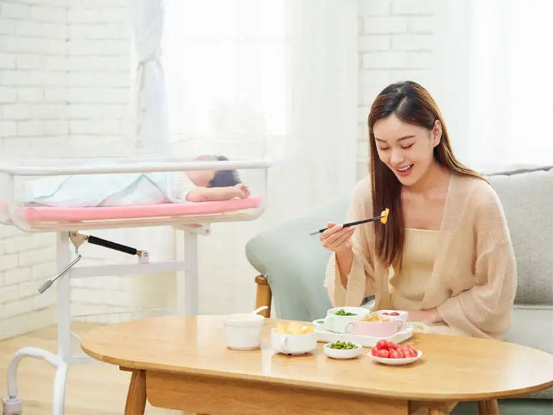 #宝妈育儿交流#   妈妈们在生完宝宝的产后恢复过程中，坐月子是非常重要的身体恢