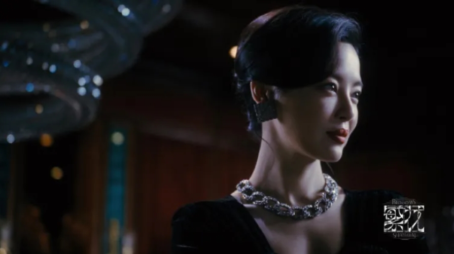 辛芷蕾因在热播电视剧《繁花》中饰演李李一角而备受关注，她的表现得到了观众的认可。