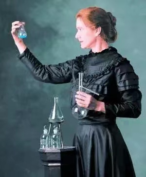 居里夫人的墓有多危险？

她的遗体至今还有放射性
墓里用一块一英寸的铅板隔开
遗