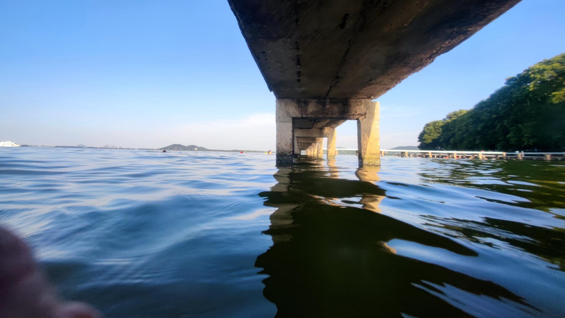再见了，凌波门，曾经肆无忌惮免费跳东湖的日子不会再有了。