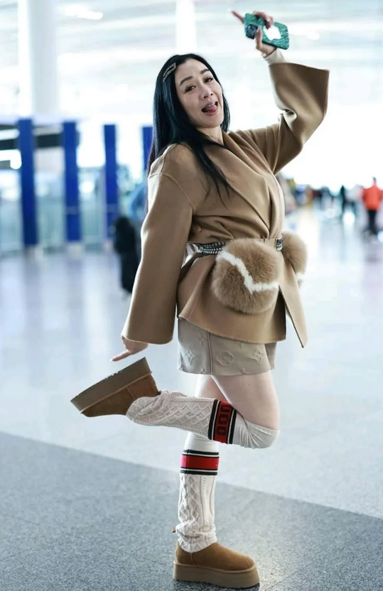 心态是挺好，就是衣服不太得体[捂脸]