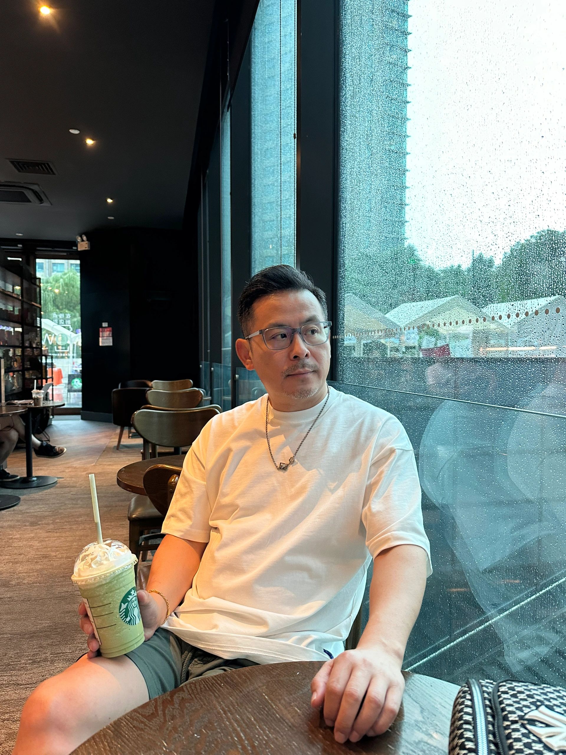 帅气老男人稳重日常穿搭