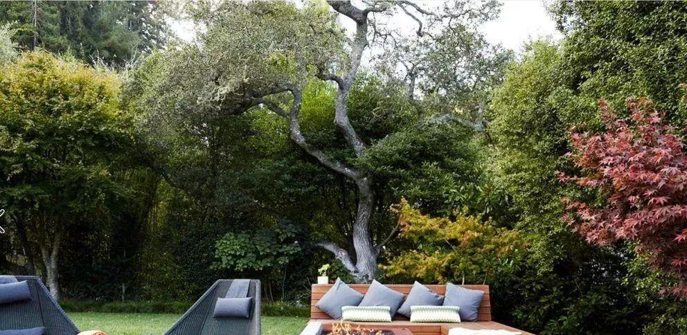 超美的现代庭院设计
庭院设计的成功与否
不在于庭院大小
不在于造价高低
而是取决