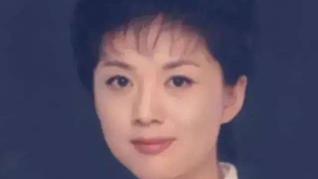 央视女主持海霞正式离开新闻联播！二婚嫁大11岁清华教授，新职位身份引热议