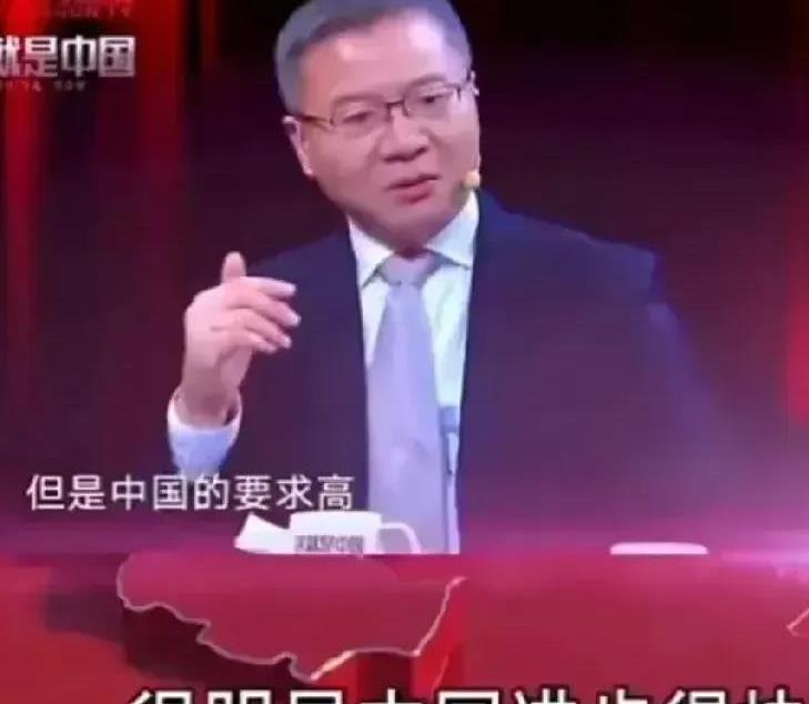 复旦大学的张教授提到：“在西方发达国家，尤其是美国，对官员的要求相对较低，只要合