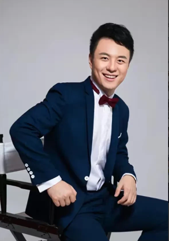 海南电视台节目主持人肖程浩，对日本发生了7.4级地震发表了自己的观点，他说：“在