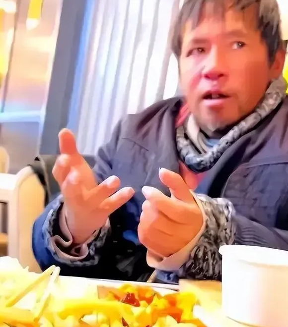入了美国籍就不是中国人了么？那么小岛上的人拿的都不是中国护照，难道他们不是中国人