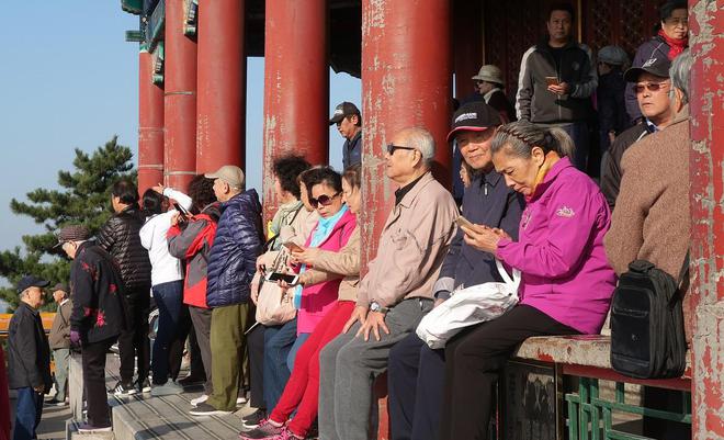 今天，我想给大家讲一个恐怖的故事。2023年，将近2833万人将退休，同时，有1