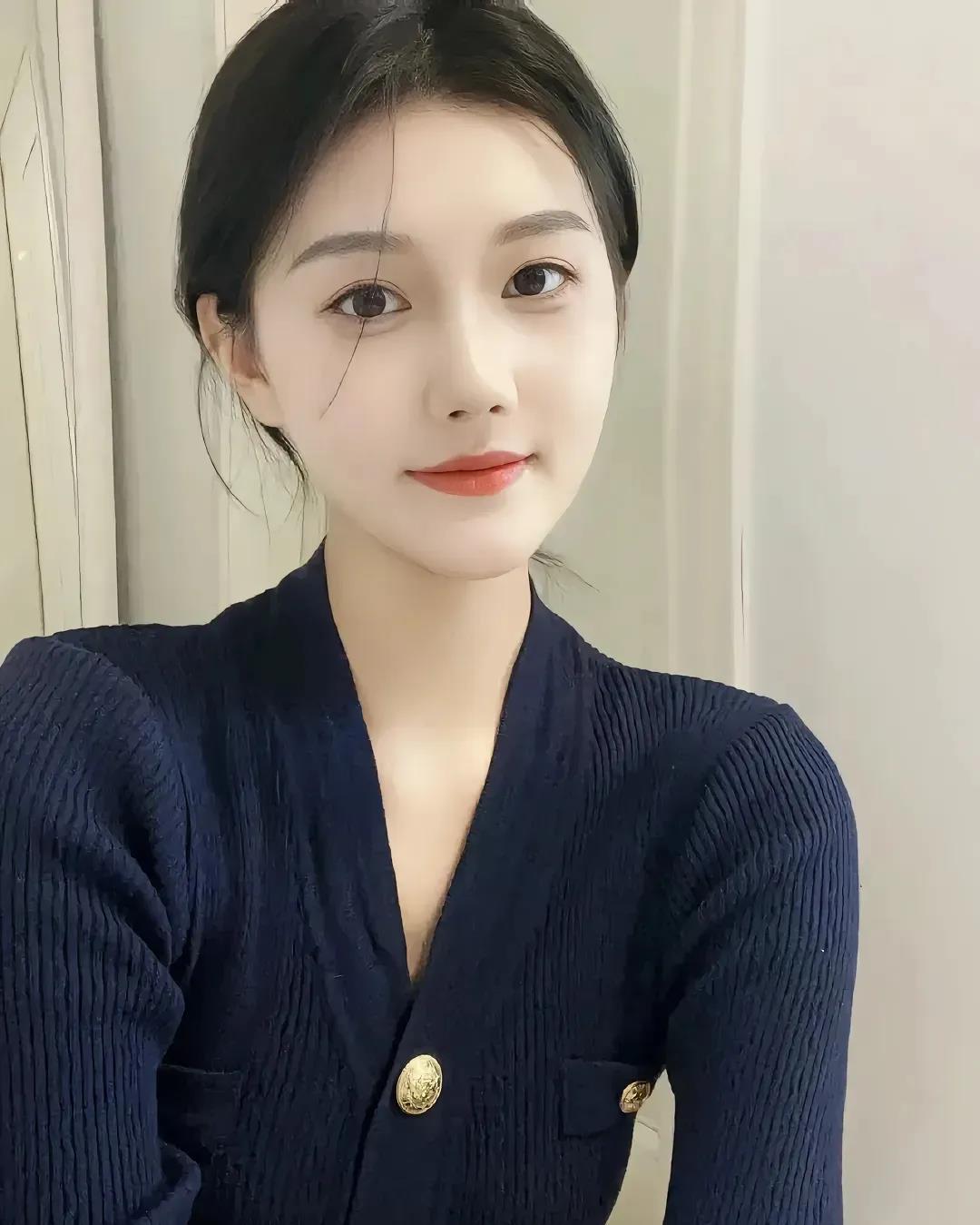 华为手机最出色的功能之一是其防盗功能。
如果不幸手机丢失，只需拿起另一部手机，无