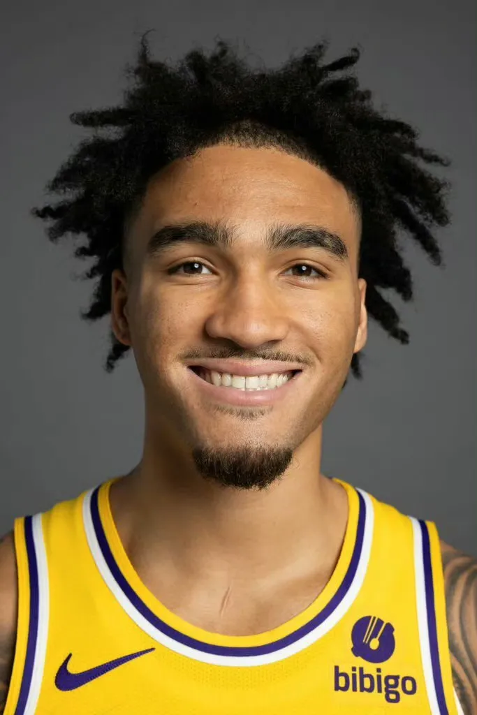 胡德希菲洛、范德彪将缺席明日湖人对阵掘金的揭幕赛，卡斯尔顿、富奇、霍奇不打。

