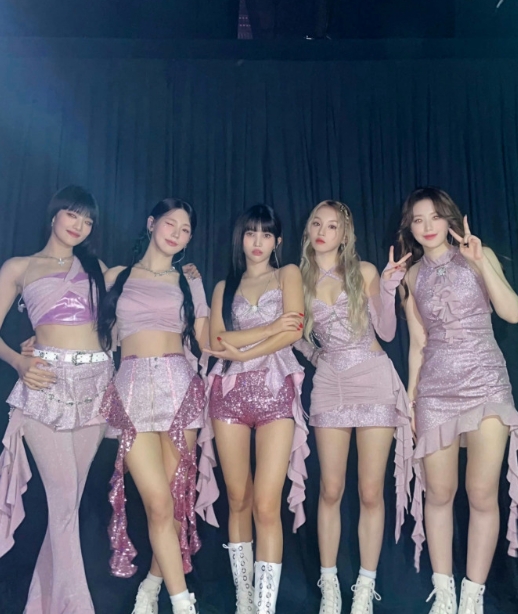 [话筒]这就是为什么叶舒华是门面的原因，第一眼最先看到的就是她 ​​​