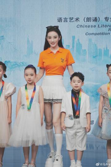 明年央视春晚我希望马卉老师能主持 ​​​