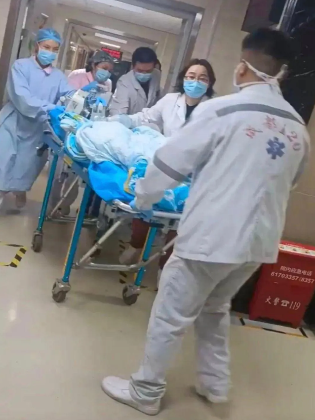 小孩可怜父母可恶，所以说预交22w，昨天都出ICU了实际上花费了6w，搞得可怜兮