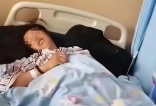 50岁的杨阿姨，意外怀孕，因为经济能力不好，就想瞒着自己儿子，生下来，让儿子替她