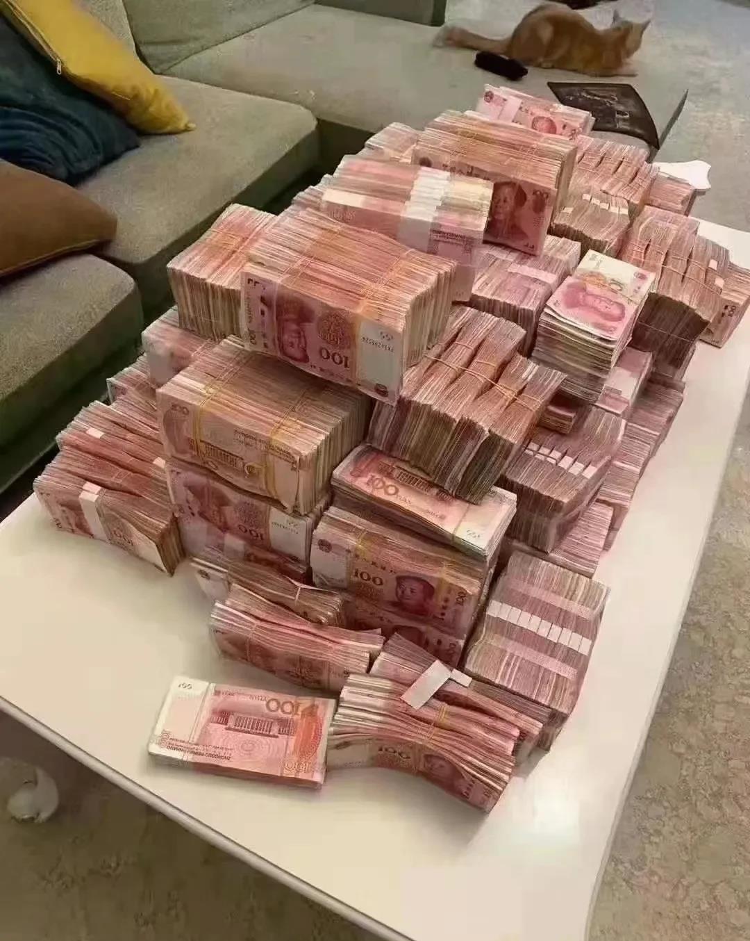 娘家拆迁了分了一套房子，和500万拆迁款。父母的意思是他们只要一套房子住，500